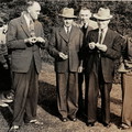 OB-00706 Groep mannen uit Oosterbierum