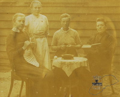 SB-01053 Breidskoalle onderwijzeressen