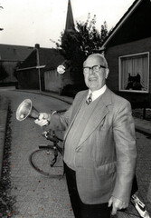 OB-00729 Klaas de Vries als dorpsomroeper